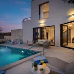 Luxury Soleia Brac With Private Pool ヴィラ