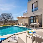 Luxury Soleia Brac With Private Pool ヴィラ *