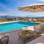 Luxury Soleia Brac With Private Pool ヴィラ *